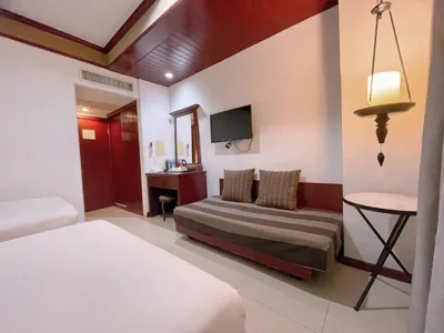 Camera Deluxe Doppia con Letti Singoli — THE TOP PATONG RESORT.