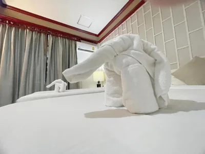 Camera Standard Doppia con Letti Singoli — THE TOP PATONG RESORT.